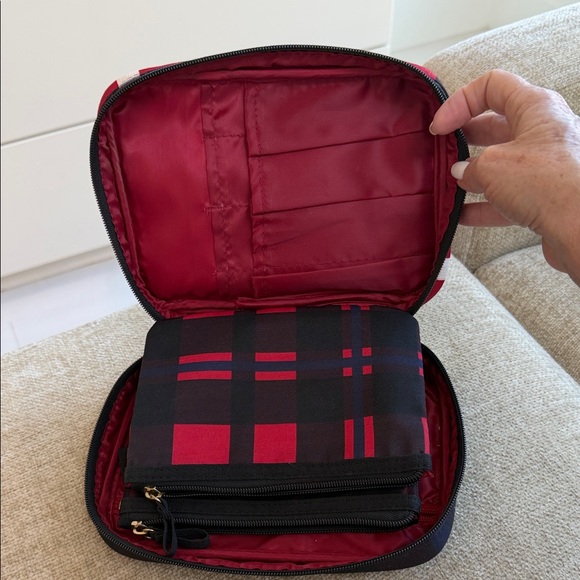 Tartan + Twine Handbags - NWOT Tartan & Twine Stylish Black and Red Travel Cosmetics Bag